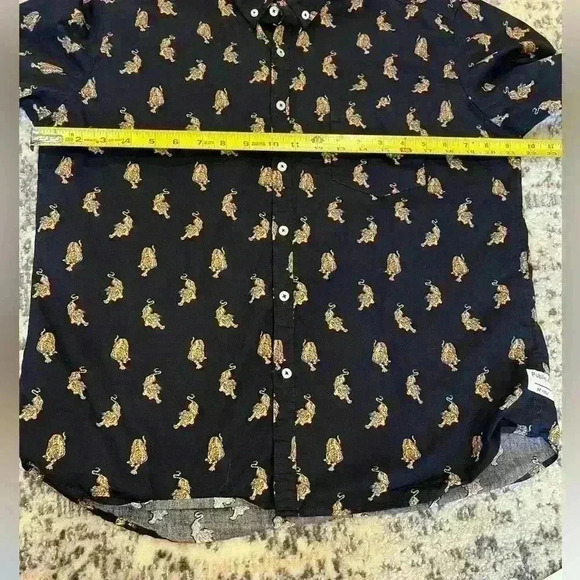 Public Art size large button down black tiger - Picture 6 of 8